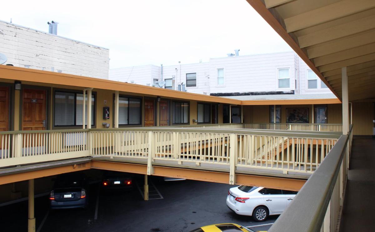 Geary Parkway Motel - image 2