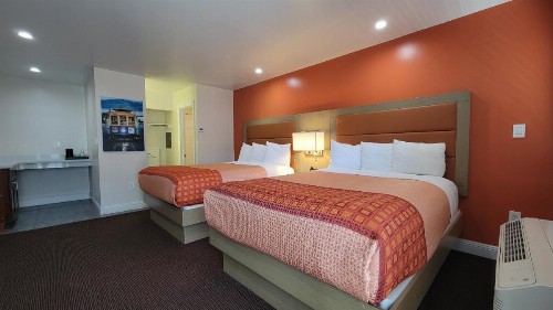 Presidio Parkway Inn - image 17