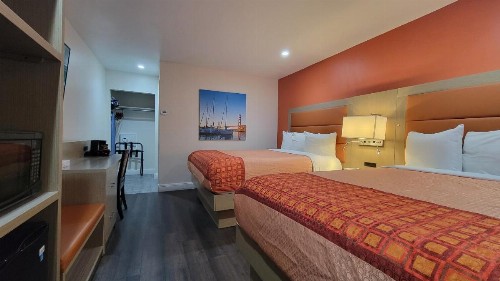 Presidio Parkway Inn - image 18