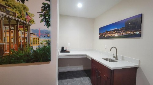 Presidio Parkway Inn - image 19