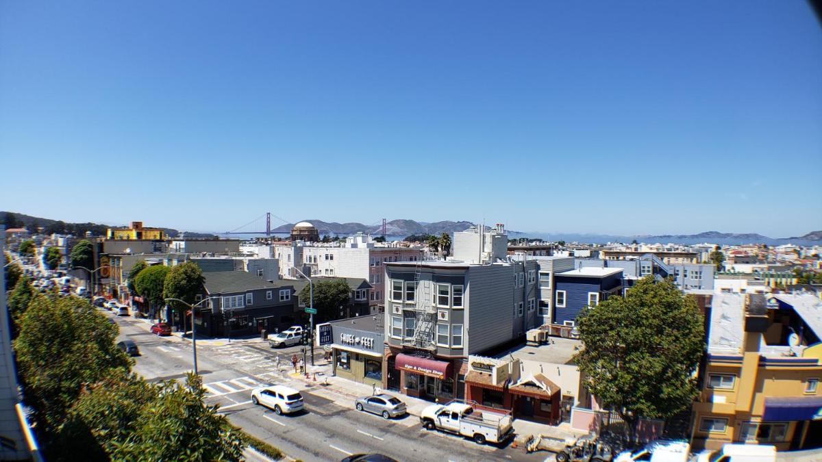 Presidio Parkway Inn - image 2