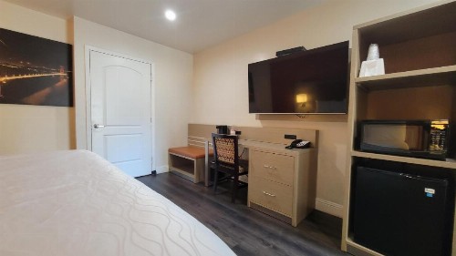 Presidio Parkway Inn - image 31