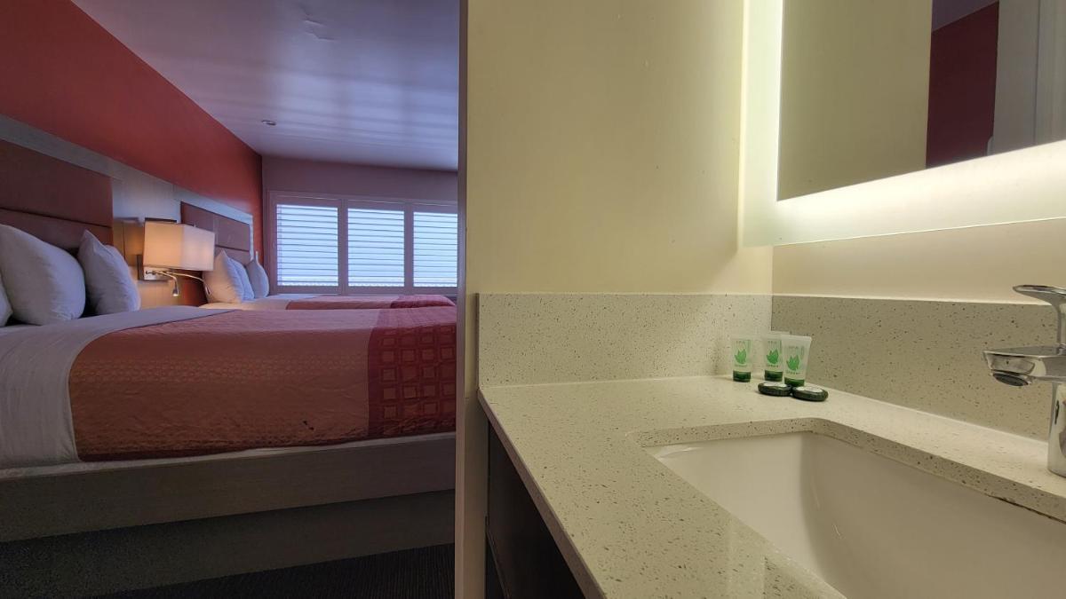 Presidio Parkway Inn - image 6