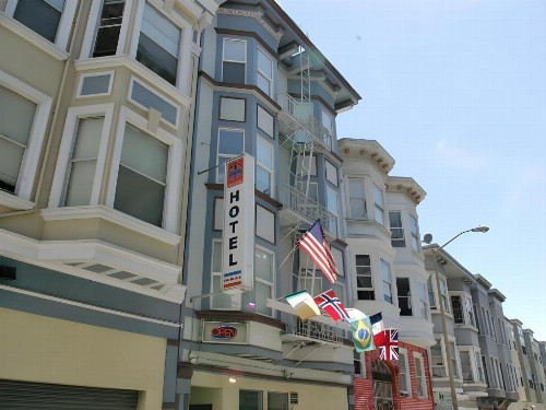 Minna Hotel - image 2