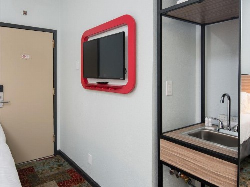 Minna Hotel - image 32