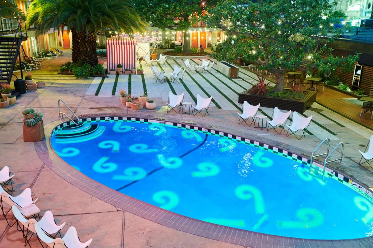Phoenix Hotel - image 2