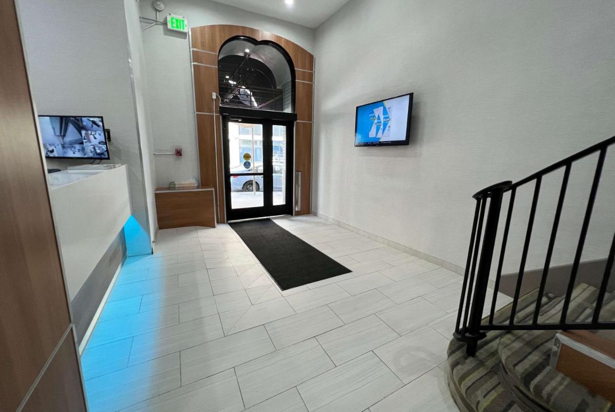 Super 8 by Wyndham San Francisco/Union Square Area - image 2