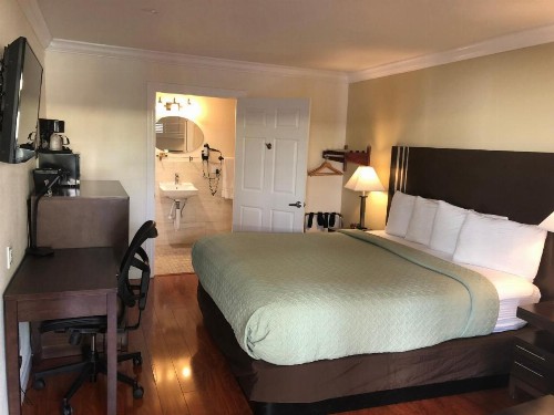Lombard Plaza Motel - image 11