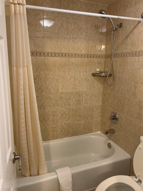 Lombard Plaza Motel - image 12