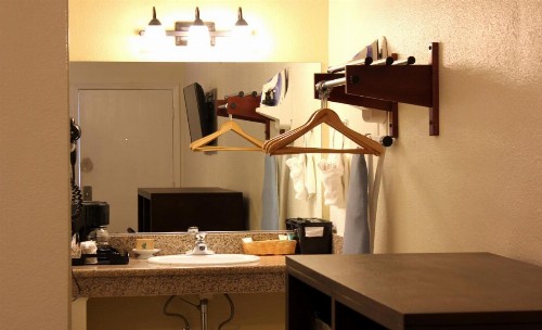 Lombard Plaza Motel - image 23