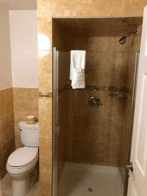 Lombard Plaza Motel - image 28