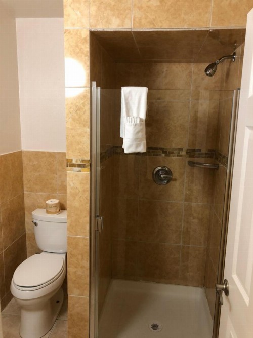Lombard Plaza Motel - image 29