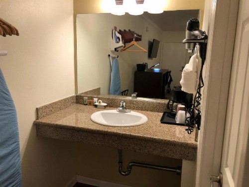 Lombard Plaza Motel - image 32
