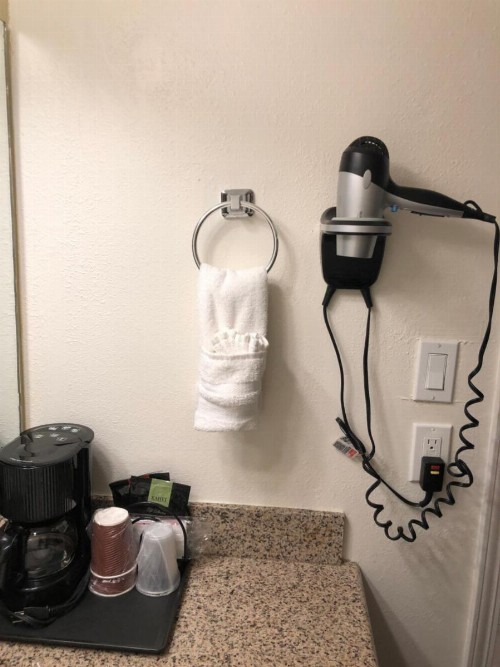 Lombard Plaza Motel - image 36