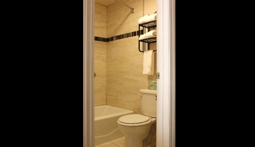 Lombard Plaza Motel - image 39
