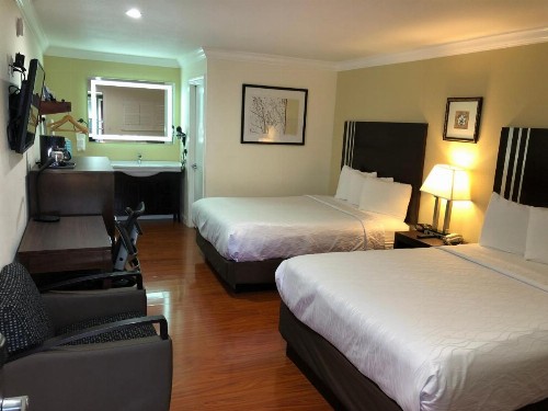 Lombard Plaza Motel - image 4