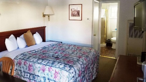 Pacific Heights Inn - image 14