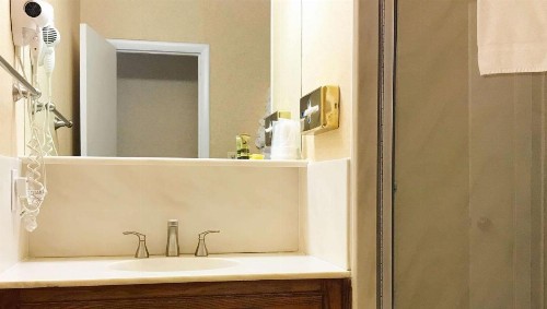 Pacific Heights Inn - image 3