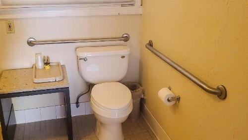 Pacific Heights Inn - image 4