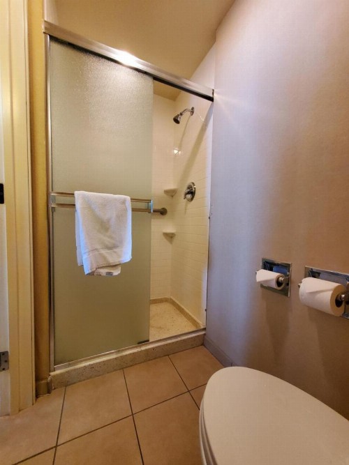Royal Pacific Motor Inn - image 28