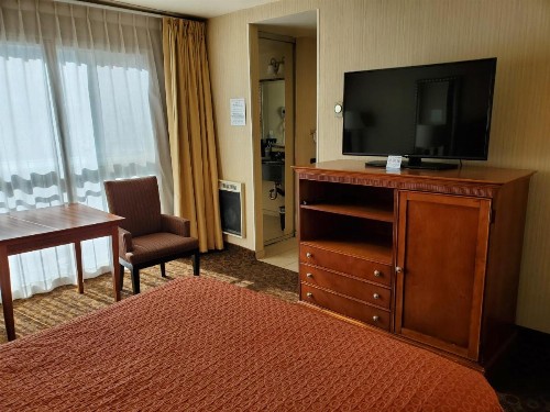 Royal Pacific Motor Inn - image 33