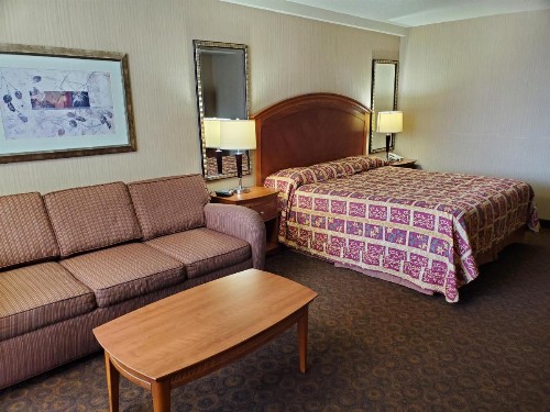 Royal Pacific Motor Inn - image 35