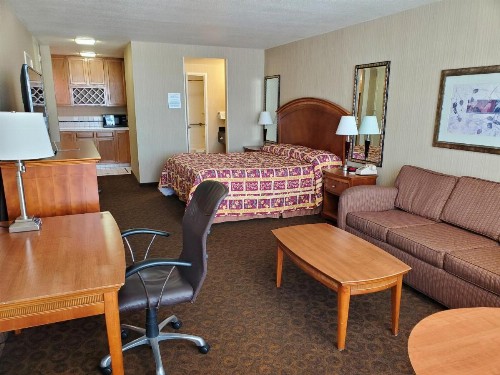 Royal Pacific Motor Inn - image 41