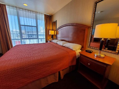 Royal Pacific Motor Inn - image 46