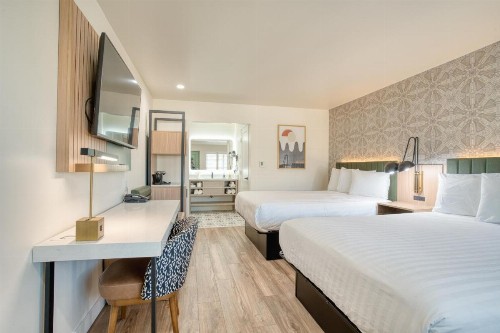 Redwood Inn
