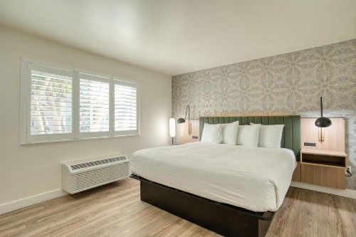 Redwood Inn - image 36
