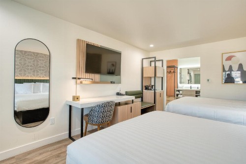 Redwood Inn - image 38