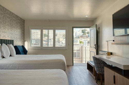 Redwood Inn - image 39