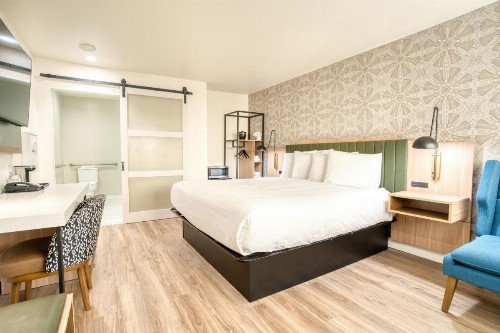 Redwood Inn - image 4