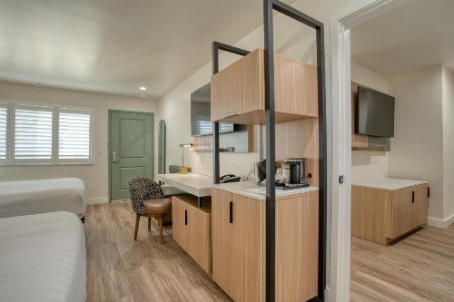 Redwood Inn - image 42
