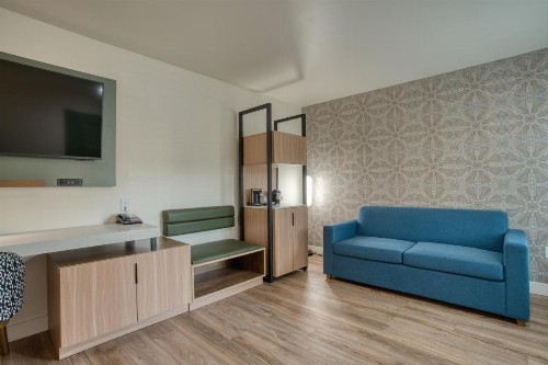 Redwood Inn - image 47