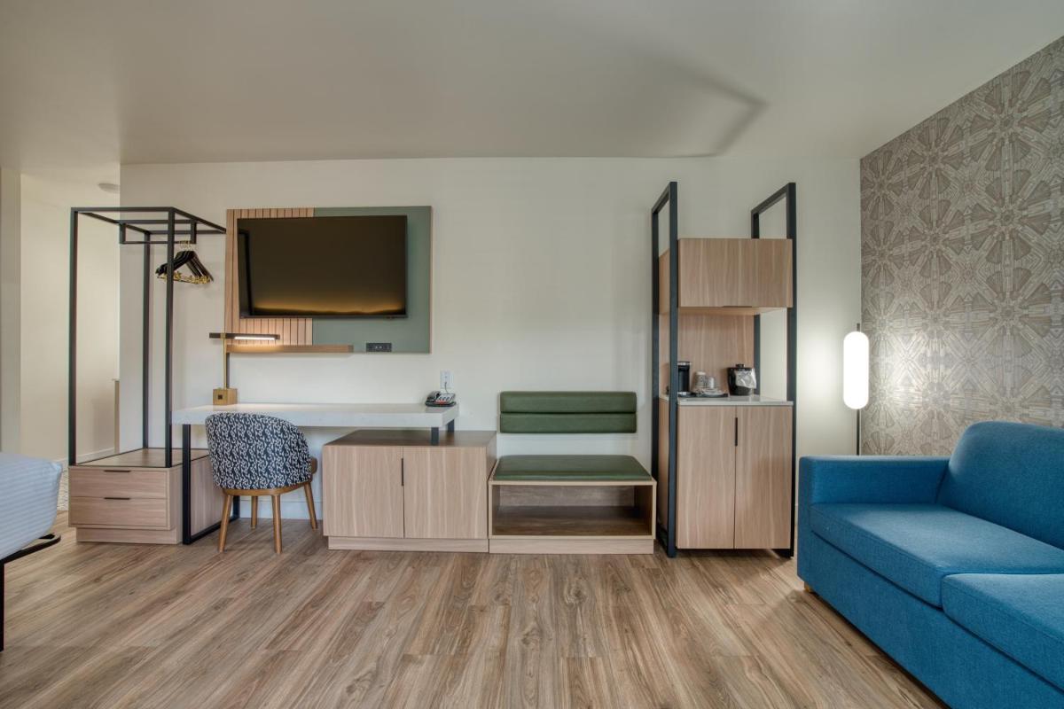 Redwood Inn - image 7