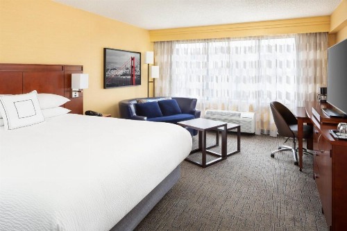 Courtyard by Marriott Fishermans Wharf - image 9