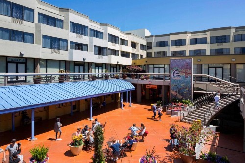 Courtyard by Marriott Fishermans Wharf - image 10