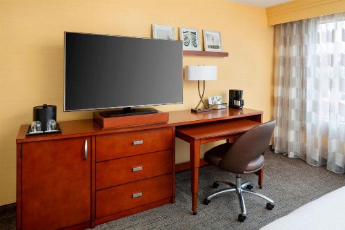 Courtyard by Marriott Fishermans Wharf - image 13