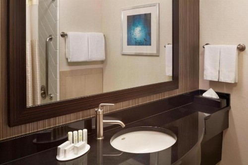 Courtyard by Marriott Fishermans Wharf - image 5