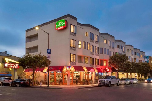 Courtyard by Marriott Fishermans Wharf - image 6