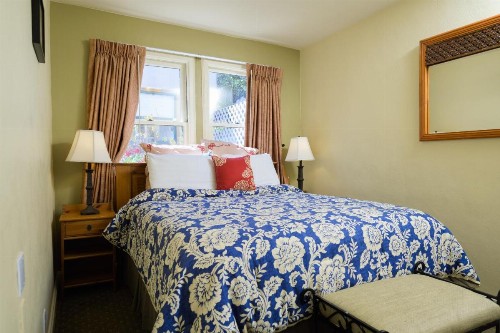 Marina Motel - image 34