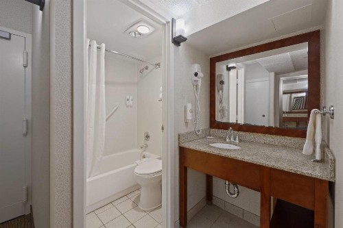 Comfort Inn By the Bay Hotel San Francisco - image 28