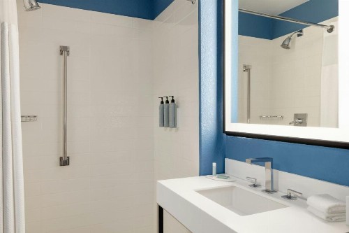 Courtyard by Marriott San Francisco Union Square - image 4
