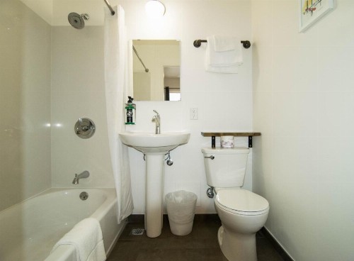 The Bartlett Hotel and Guesthouse - image 12