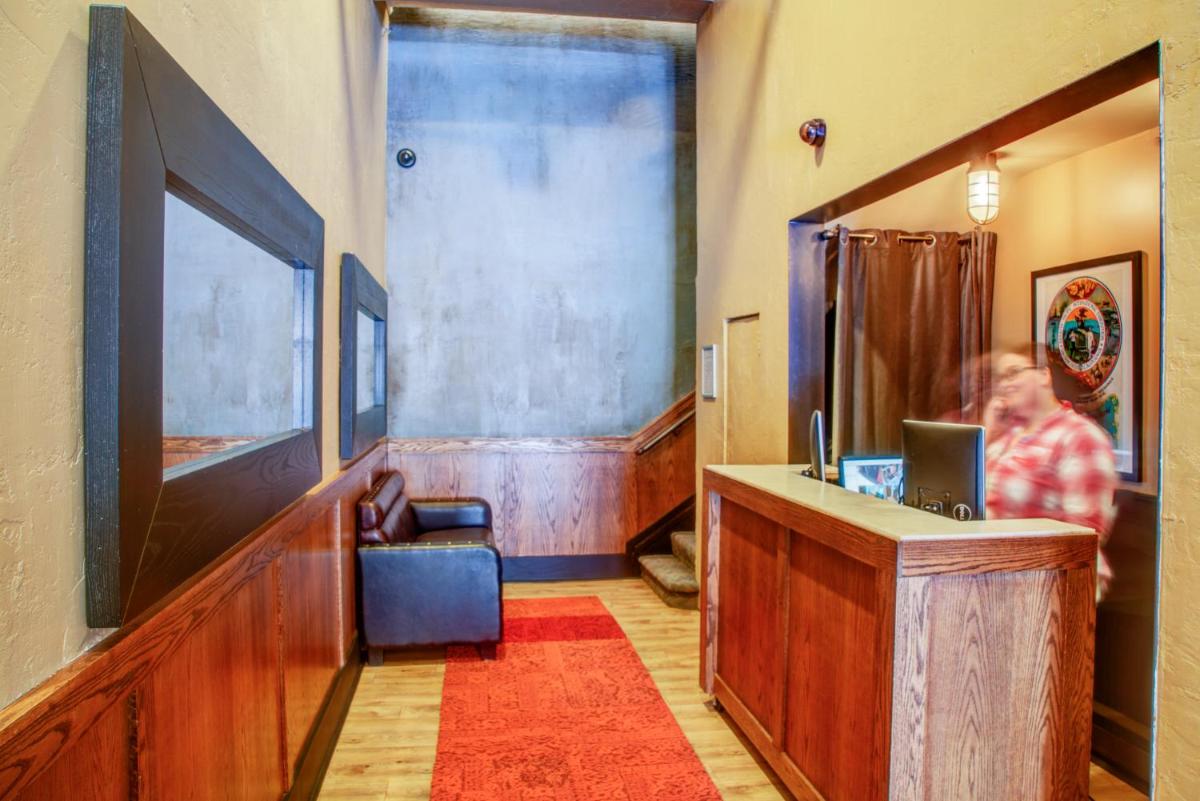 The Bartlett Hotel and Guesthouse - image 3