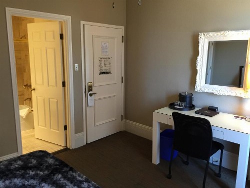 Kensington Park Hotel - image 16
