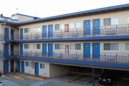 Surf Motel - image 11