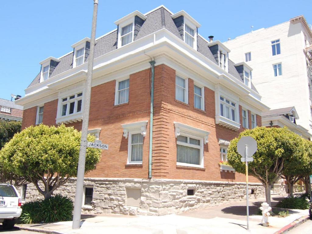 Jackson Court - main image