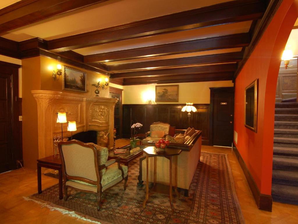 Jackson Court - image 4